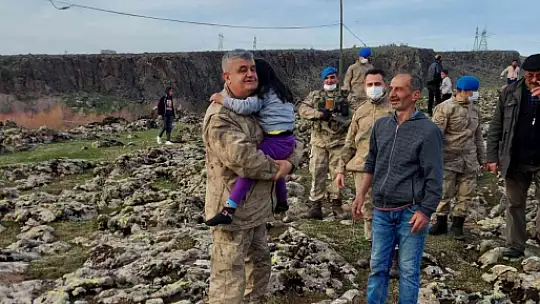 Down sendromlu kayıp çocuğu jandarma dağlık alanda buldu