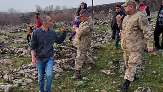 Down sendromlu kayıp çocuğu jandarma dağlık alanda buldu