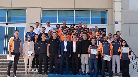 Eğitimlerini tamamlayan ELBAK ekibine sertifikaları verildi