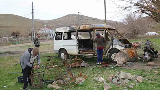 Ekmek tekneleri yanan aile yardım bekliyor