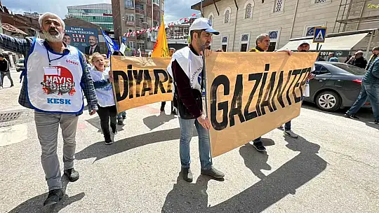 Elazığ'a işçiler depremden etkilenen şehirlerin adıyla yürüdü