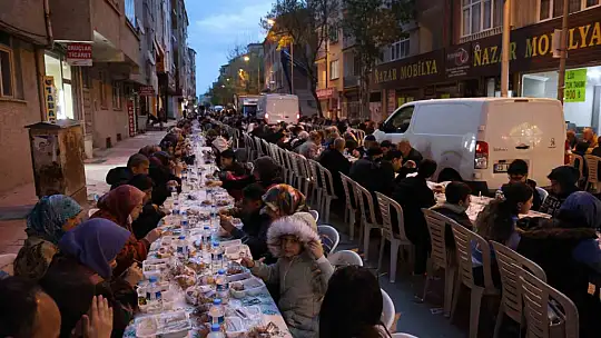 Elazığ Belediye Başkanı Şerifoğulları'ndan 5 bin kişilik iftar yemeği