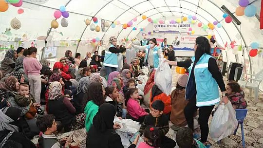 Elazığ Belediyesi depremzede kadınları yalnız bırakmadı