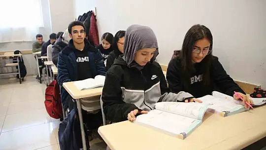 Elazığ Belediyesi, gençlere desteğini sürdürüyor
