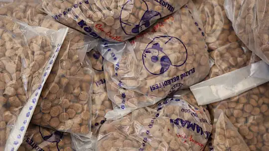 Elazığ Belediyesinden can dostlara 10 ton mama ve kuş yemi desteği