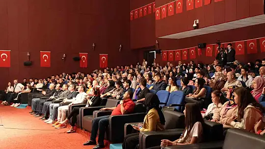 Elazığ'da '2+25' gösterisi sahnelendi