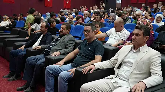 Elazığ'da '2+25' gösterisi sahnelendi