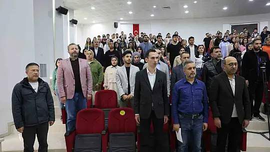 Elazığ'da 'Bilişim Çağında Dezenformasyon' konferansı gerçekleşti