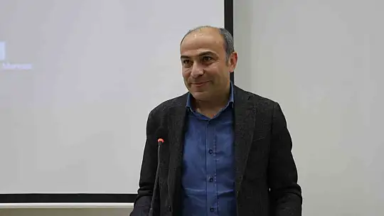 Elazığ'da 'Bilişim Çağında Dezenformasyon' konferansı gerçekleşti
