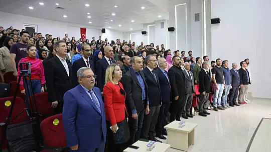 Elazığ'da 'Bilişim Çağında Dezenformasyon' konferansı gerçekleşti
