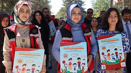Elazığ'da 'Çocuklara verilecek en güzel hediye ailedir' etkinliği