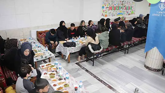 Elazığ'da 'İyilik Sofrası' yetim çocuklar için kuruldu