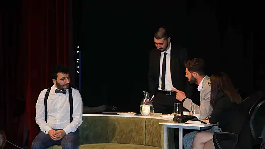 Elazığ'da 'Metot' adlı tiyatro oyunu sahnelendi