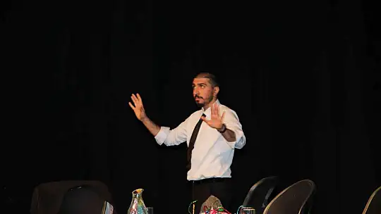 Elazığ'da 'Metot' adlı tiyatro oyunu sahnelendi