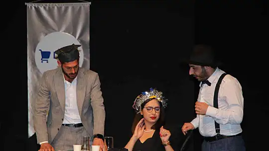 Elazığ'da 'Metot' adlı tiyatro oyunu sahnelendi