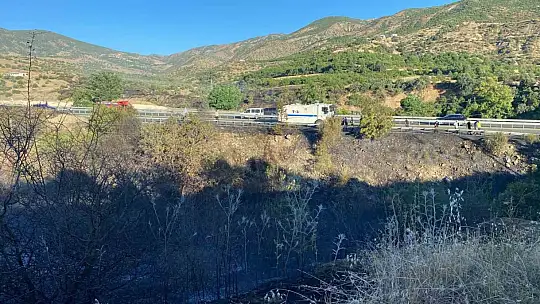 Elazığ'da 1 saatte 3. yangın: Söndürme çalışmalarına TOMA'lar da destek verdi