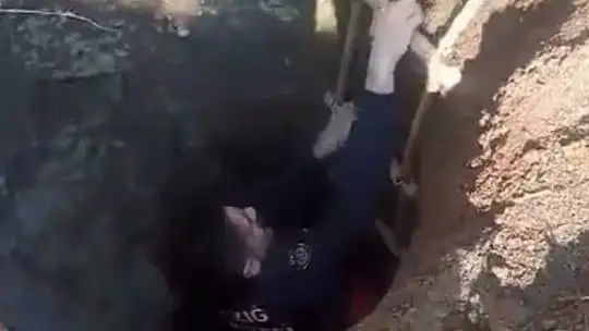 Elazığ'da 12 metrelik kuyuya düşen keçi kurtarıldı