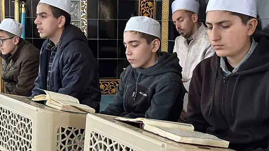 Elazığ'da 14 asırlık mukabele geleneğini genç hafızlar sürdürüyor