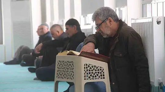 Elazığ'da 14 asırlık mukabele geleneğini genç hafızlar sürdürüyor
