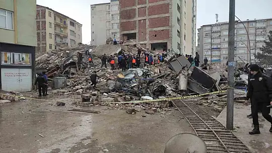 Elazığ'da 2 kişinin öldüğü apartmanının çökmeden önceki fotoğrafları ortaya çıktı