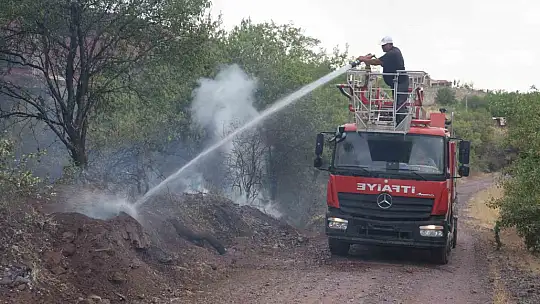 Elazığ'da 200 dönüm alan yangında kül oldu