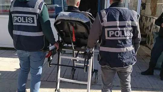 Elazığ'da 25 yıl kesinleşmiş hapis cezası bulunan şahıs, balkondan atlayarak kaçmaya çalıştı
