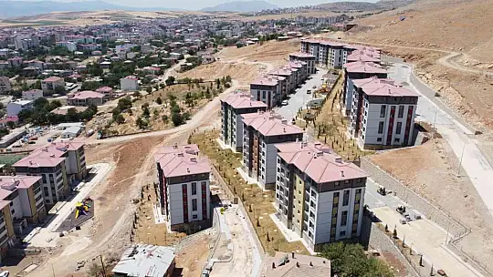 Kovancılar'da 304 konut hak sahiplerine teslim edildi
