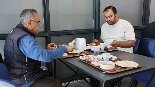 Elazığ'da 4 çeşit yemeğin 50 lira olduğu Şehir Lokantası açıldı