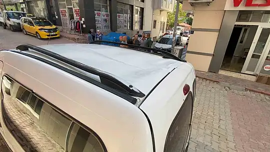 Elazığ'da 4. kattan park halindeki otomobilin üzerine düşen kadın hayatını kaybetti