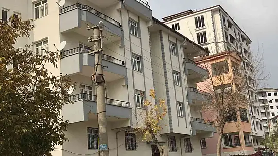 Elazığ'da 4'üncü kattan düşen çocuk yaralandı