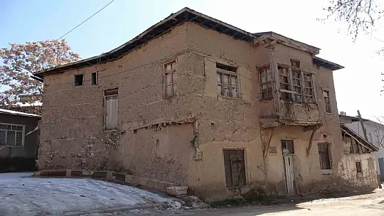 Elazığ'da 450 yılık tarihi konaklar depreme direniyor