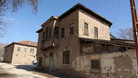 Elazığ'da 450 yılık tarihi konaklar depreme direniyor