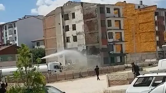 Elazığ'da 5 katlı bina korna sesi ile yıkıldı