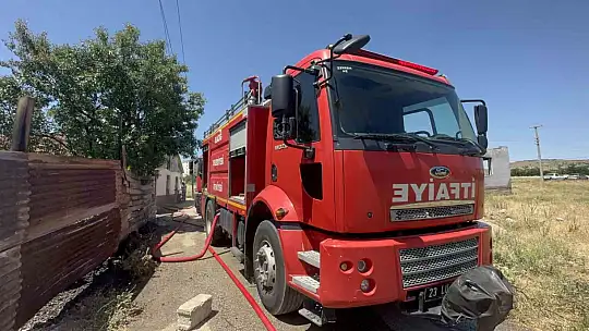 Elazığ'da ahır ve kümes yangını: 15 keçi, 29 tavuk telef oldu