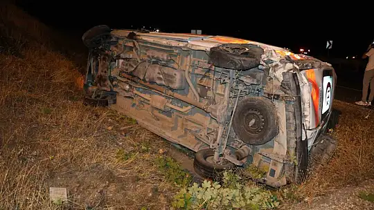 Elazığ'da ambulans şarampole devrildi: 3 yaralı