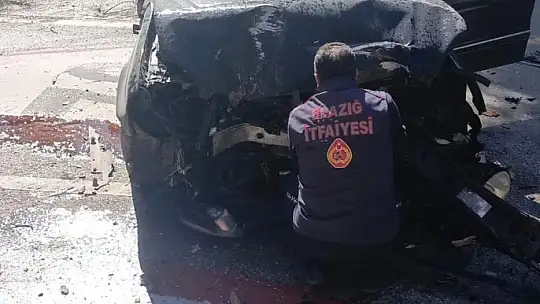 Elazığ'da araç kaldırıma çarptı: 1 yaralı