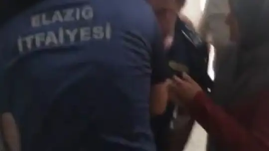 Elazığ'da asansörde kalan çocuk, itfaiye ekipleri tarafından kurtarıldı