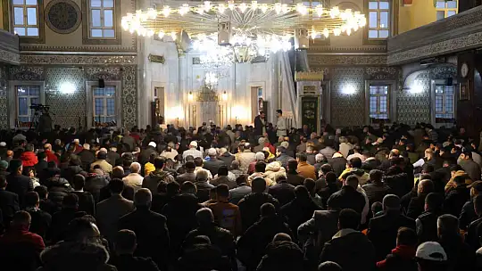 Elazığ'da bayram namazında camiler doldu taştı