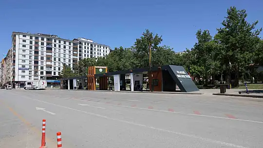 Elazığ'da bayram tatilinin ilk gününde yollar ve caddeler boş kaldı