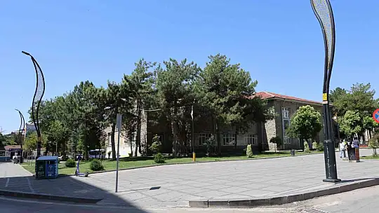 Elazığ'da bayram tatilinin ilk gününde yollar ve caddeler boş kaldı