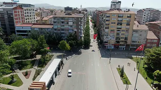 Elazığ'da bayram tatilinin ilk gününde yollar ve caddeler boş kaldı