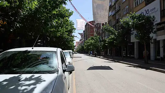 Elazığ'da bayram tatilinin ilk gününde yollar ve caddeler boş kaldı