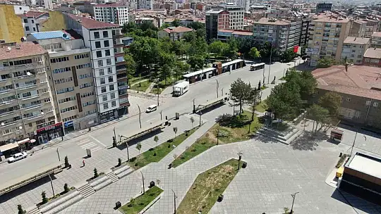 Elazığ'da bayram tatilinin ilk gününde yollar ve caddeler boş kaldı