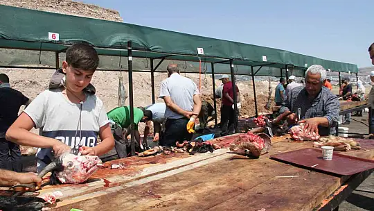 Elazığ'da bayramın üçüncü gününde kurban kesimleri devam etti