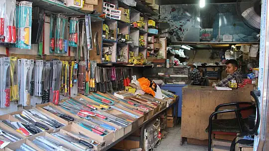 Elazığ'da bıçak bileyicilerin kurban mesaisi başladı