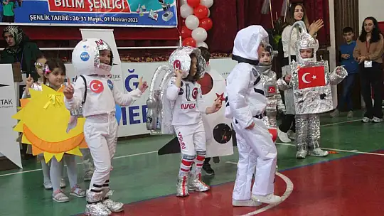 Elazığ'da bilim şenliği renkli görüntüler oluşturdu
