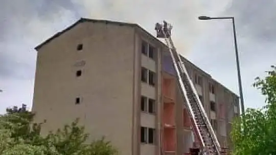 Elazığ'da çatı yangını büyümeden söndürüldü