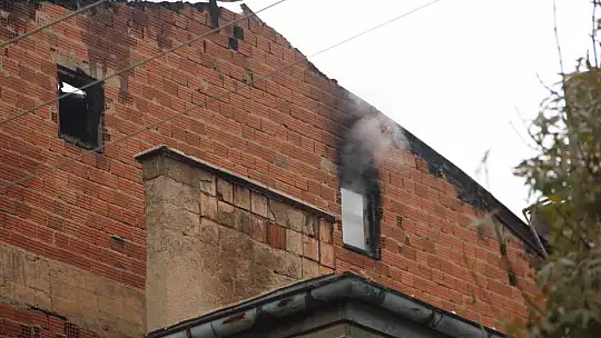 Elazığ'da çatı yangını korkuttu