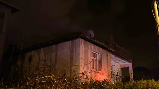 Elazığ'da çatı yangını