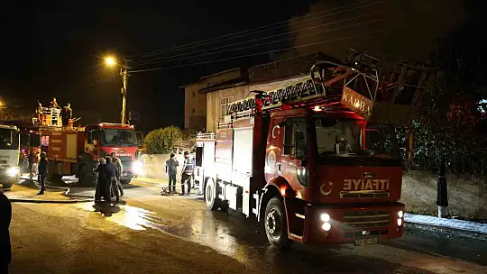 Elazığ'da çatı yangını